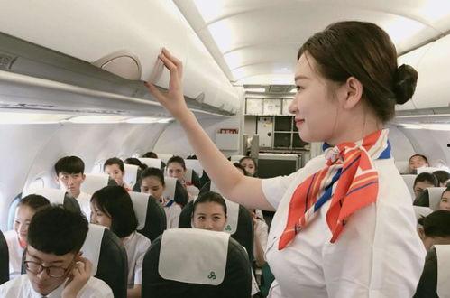 国外飞机空姐吃瓜,揭秘国外飞机空姐的休闲时光与美食选择
